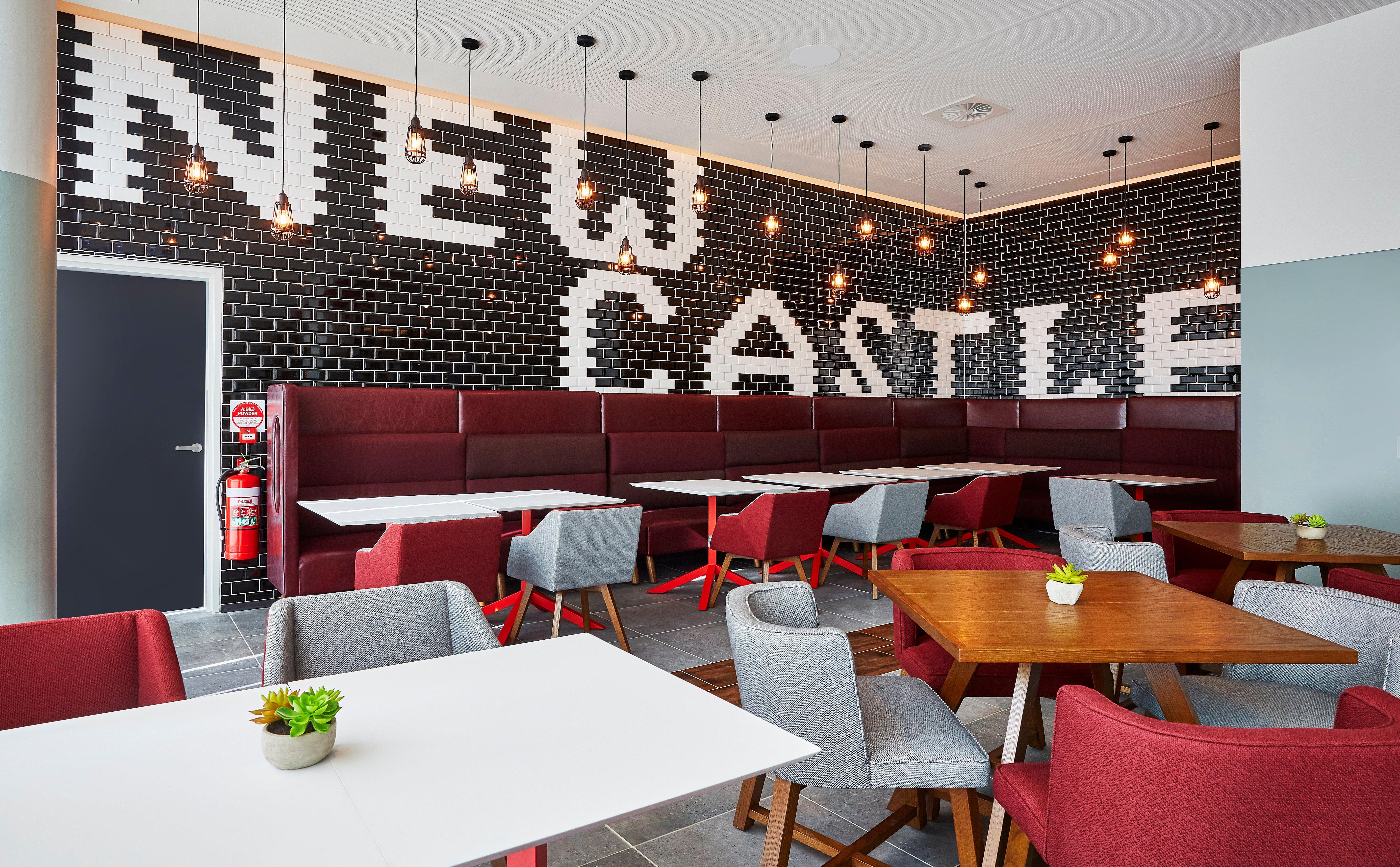 Holiday Inn Express Newcastle By Ihg Exterior foto