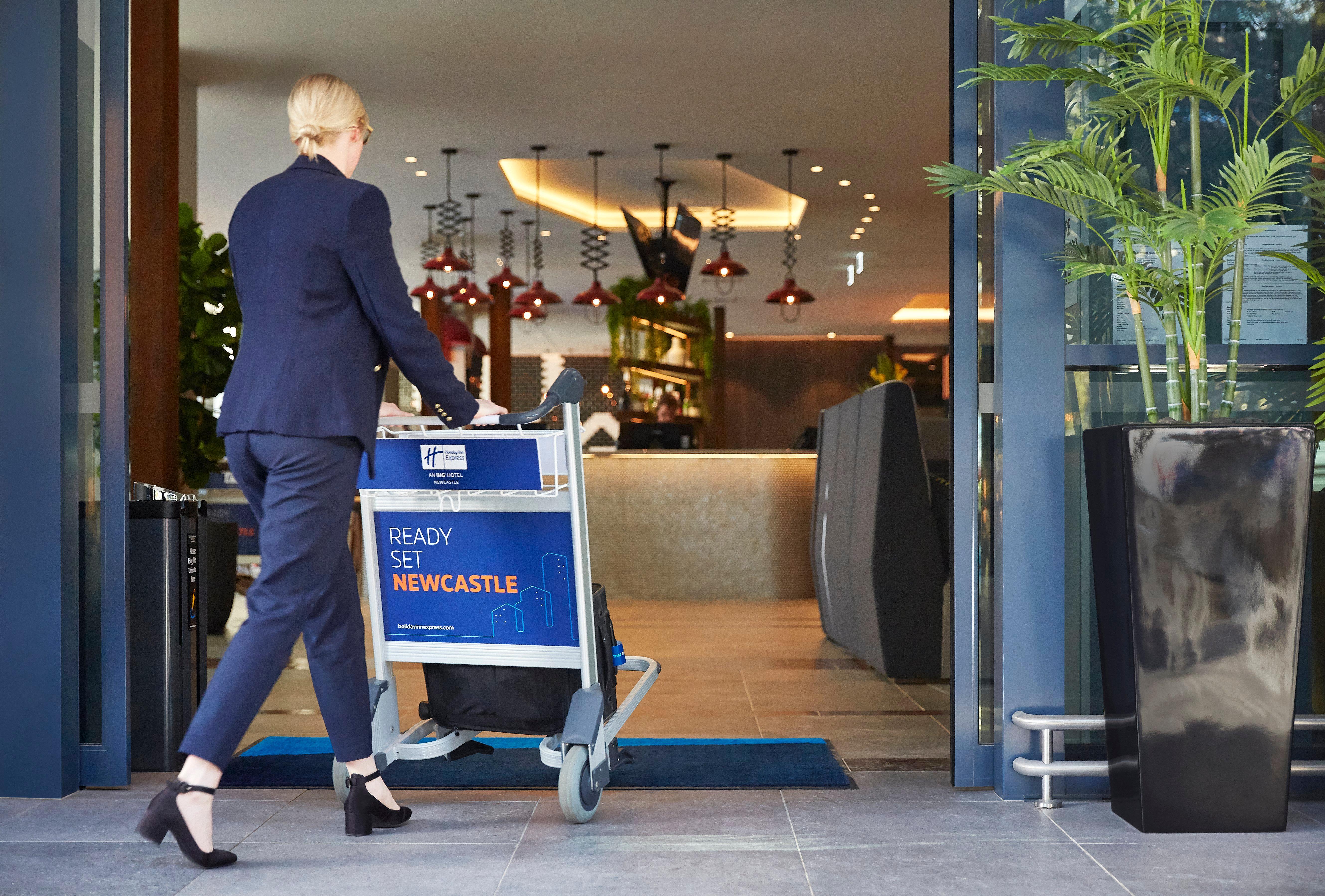 Holiday Inn Express Newcastle By Ihg Exterior foto