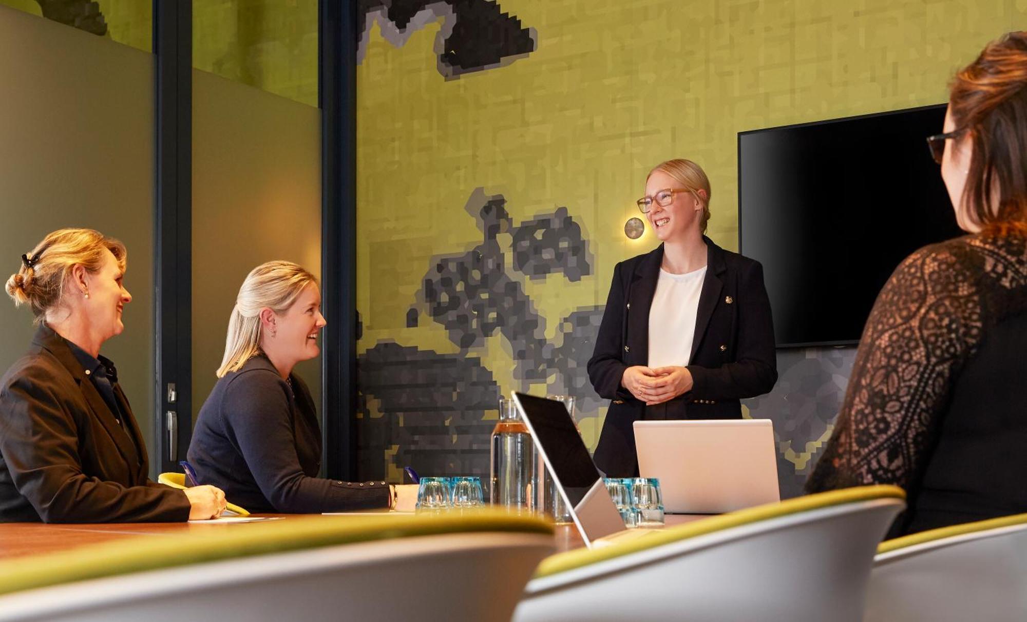 Holiday Inn Express Newcastle By Ihg Exterior foto