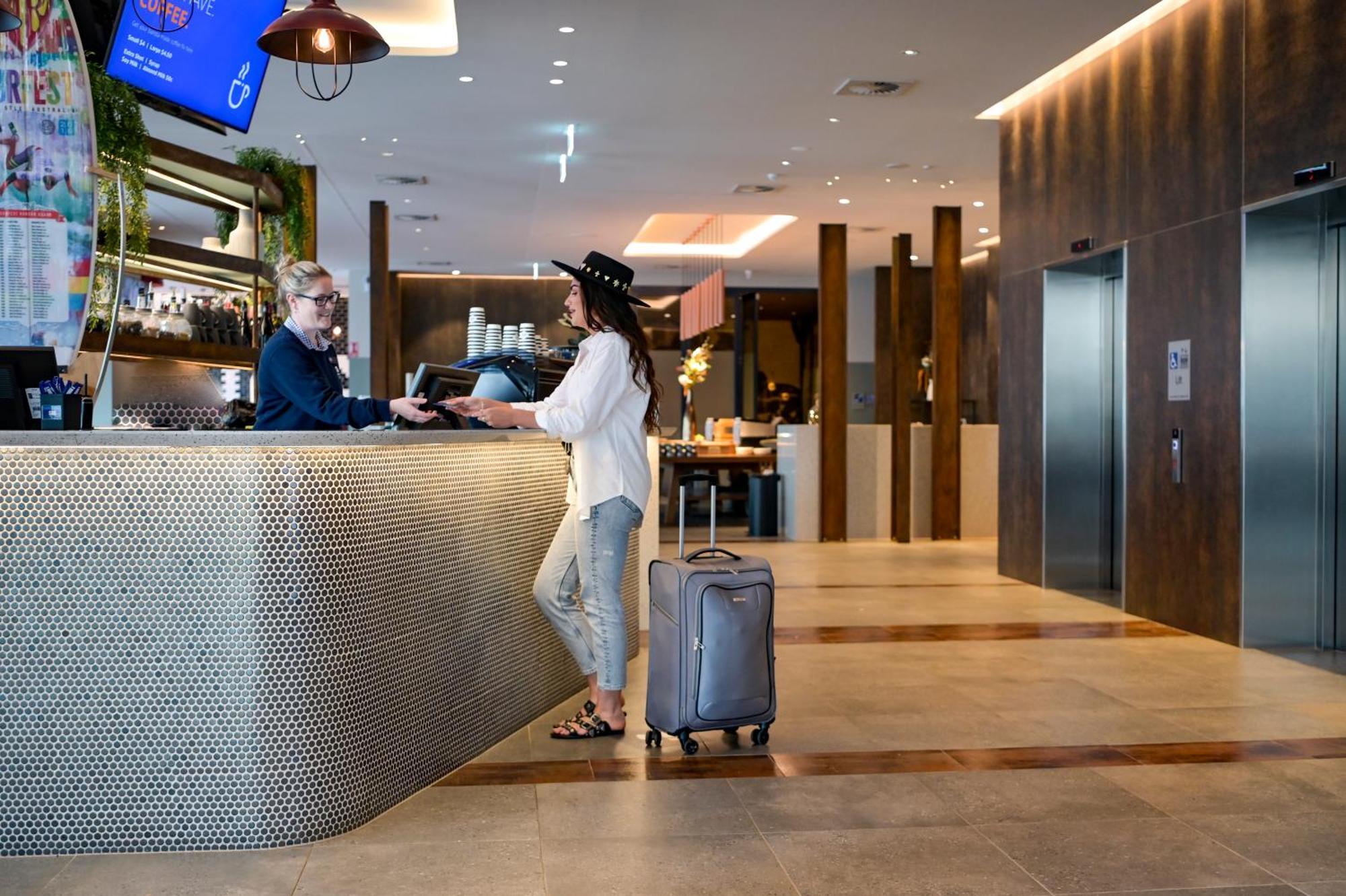 Holiday Inn Express Newcastle By Ihg Exterior foto