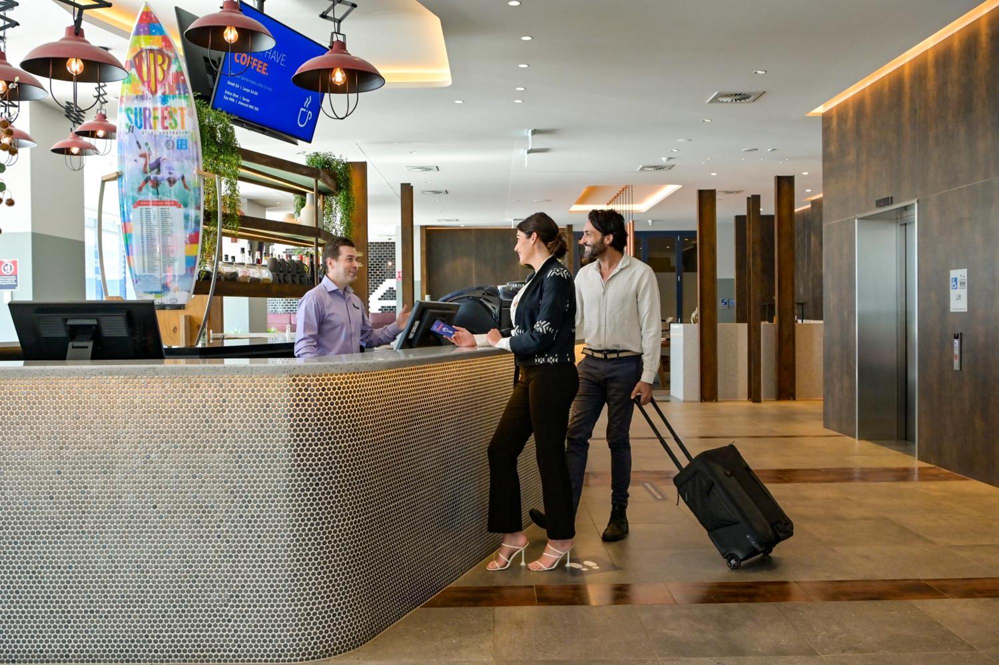Holiday Inn Express Newcastle By Ihg Exterior foto